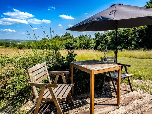 Fungujúci glamping biznis za cenu garáže v Bratislave 2