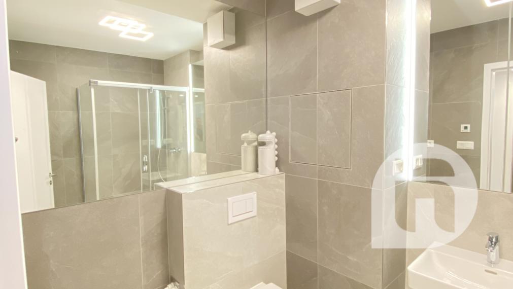 Predstavujeme Vám na #predaj #moderný 2-izbový #byt na Svätoplukovej ulici v mestskej časti Mlynské Nivy - #Bratislava. Byt o výmere 52,35 m2 + 5m2 balkón a pivnicou v osobnom vlastníctve v novostavbe projektu ZWIRN 3.