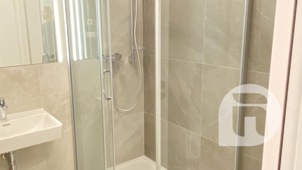 Predstavujeme Vám na #predaj #moderný 2-izbový #byt na Svätoplukovej ulici v mestskej časti Mlynské Nivy - #Bratislava. Byt o výmere 52,35 m2 + 5m2 balkón a pivnicou v osobnom vlastníctve v novostavbe projektu ZWIRN 3.