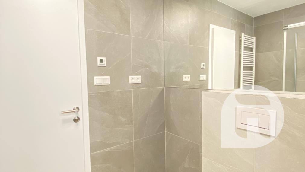 Predstavujeme Vám na #predaj #moderný 2-izbový #byt na Svätoplukovej ulici v mestskej časti Mlynské Nivy - #Bratislava. Byt o výmere 52,35 m2 + 5m2 balkón a pivnicou v osobnom vlastníctve v novostavbe projektu ZWIRN 3.