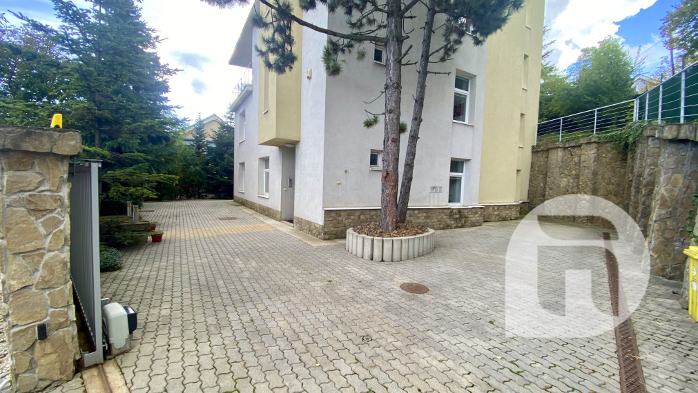Prenájom exkluzívnych administratívnych priestorov Bratislava Koliba - Hlavná ul. + parking