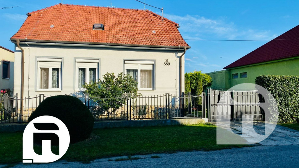 Novinka – Predstavujeme Vám exkluzívne na predaj 5 izbový rodinný dom po čiastočnej rekonštrukcii v tichej lokalite Leopoldov s udržiavanou záhradou o celkovej výmere 850 m2