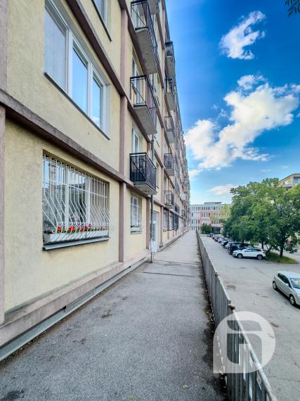 Zrekonštruovaný 2-izbový byt s balkónom a loggiou v Novom Meste – Sibírska, 239 990 €