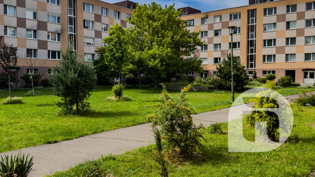 Na predaj 4-izbový byt po kompletnej rekonštrukcii s vlastným vstupom – Ambroseho 9, Petržalka