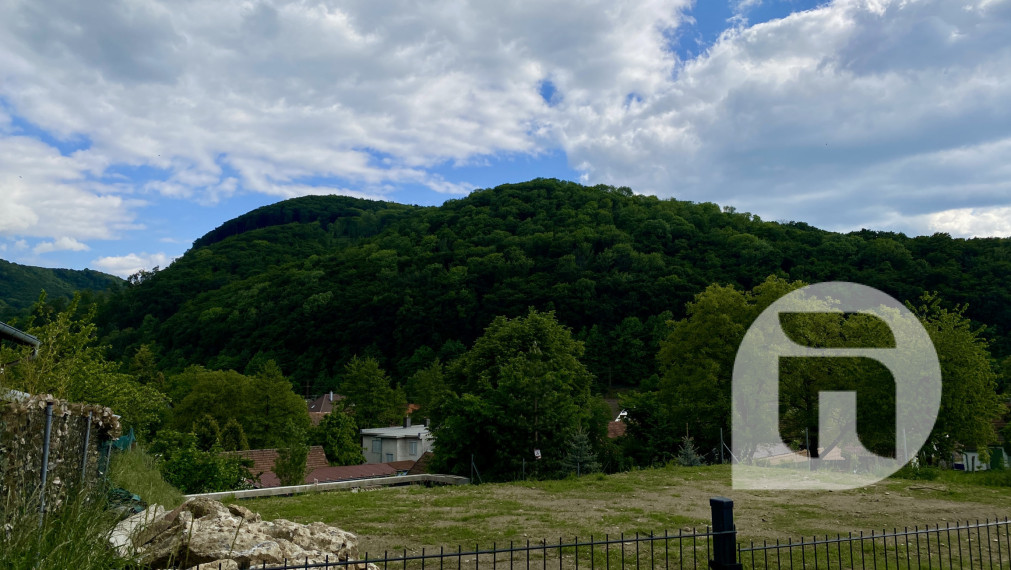 Predaj stavebného pozemku 1583m2 v obci Pernek na Záhorí