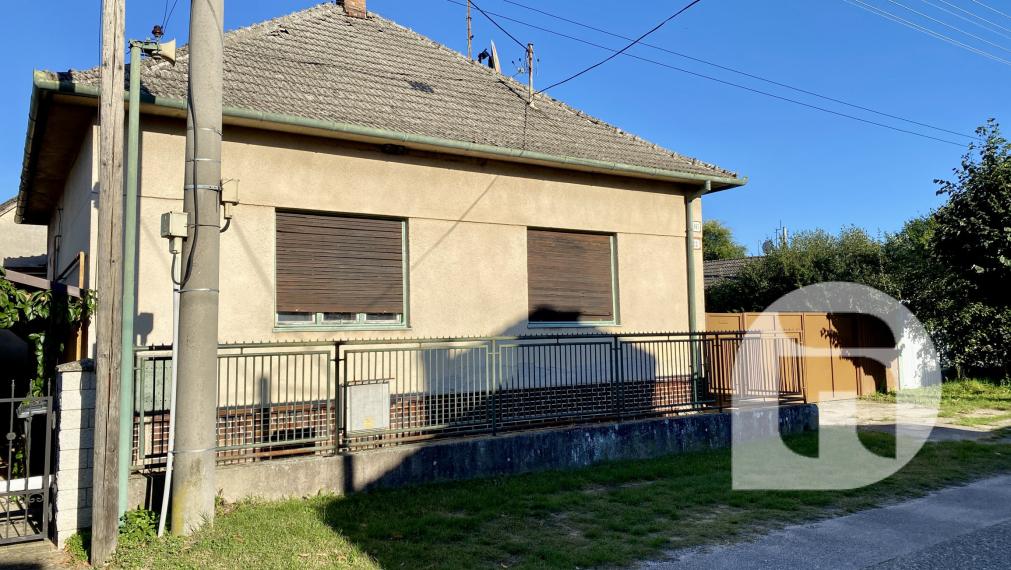 Predstavujeme Vám na predaj starší 3- izbový rodinný dom v obci Lozorno so záhradou - Veterná ulica