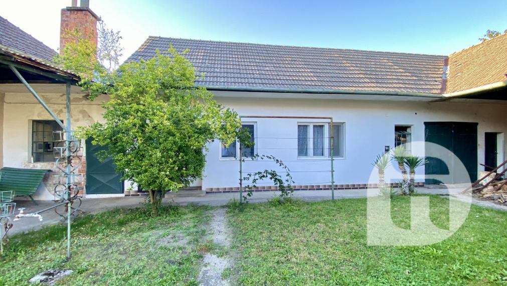 Predstavujeme Vám na predaj starší 3- izbový rodinný dom v obci Lozorno so záhradou - Veterná ulica