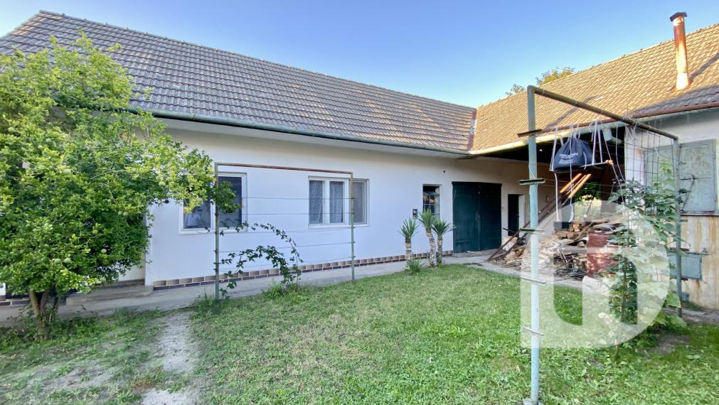 Predstavujeme Vám na predaj starší 3- izbový rodinný dom v obci Lozorno so záhradou - Veterná ulica