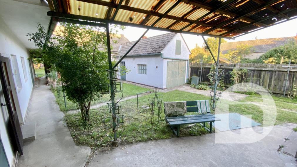 Predstavujeme Vám na predaj starší 3- izbový rodinný dom v obci Lozorno so záhradou - Veterná ulica