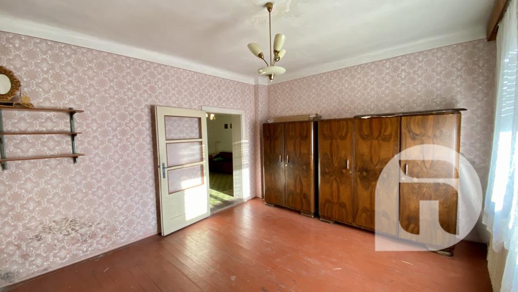 Predstavujeme Vám na predaj starší 3- izbový rodinný dom v obci Lozorno so záhradou - Veterná ulica