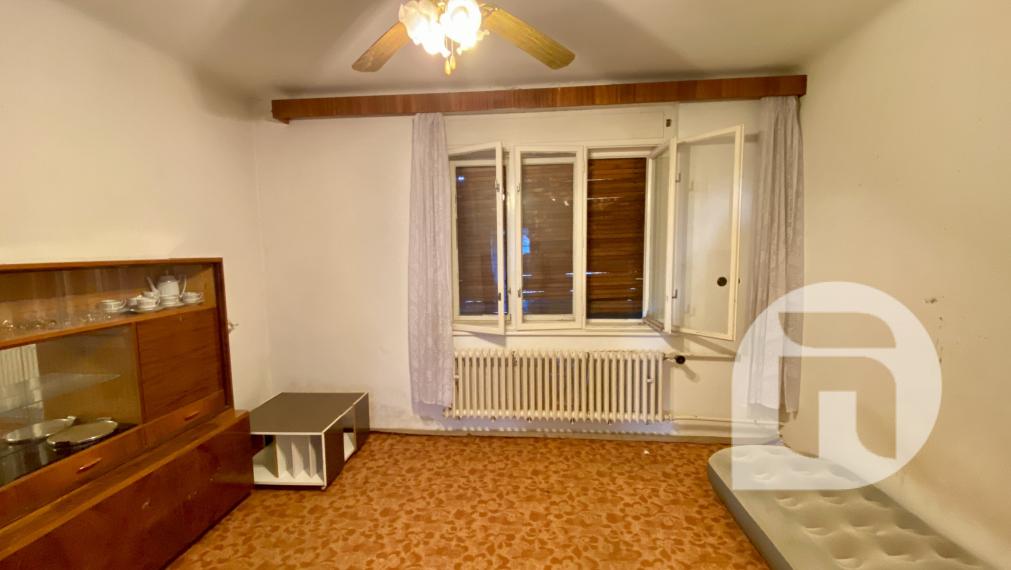 Predstavujeme Vám na predaj starší 3- izbový rodinný dom v obci Lozorno so záhradou - Veterná ulica