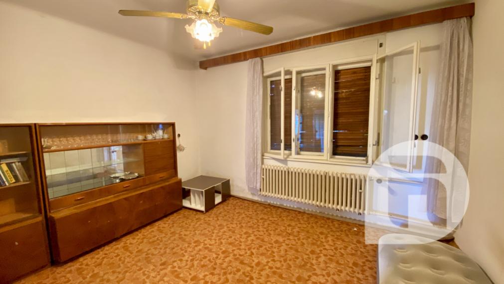 Predstavujeme Vám na predaj starší 3- izbový rodinný dom v obci Lozorno so záhradou - Veterná ulica