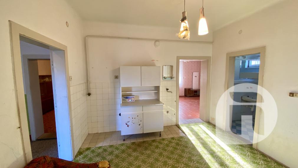 Predstavujeme Vám na predaj starší 3- izbový rodinný dom v obci Lozorno so záhradou - Veterná ulica