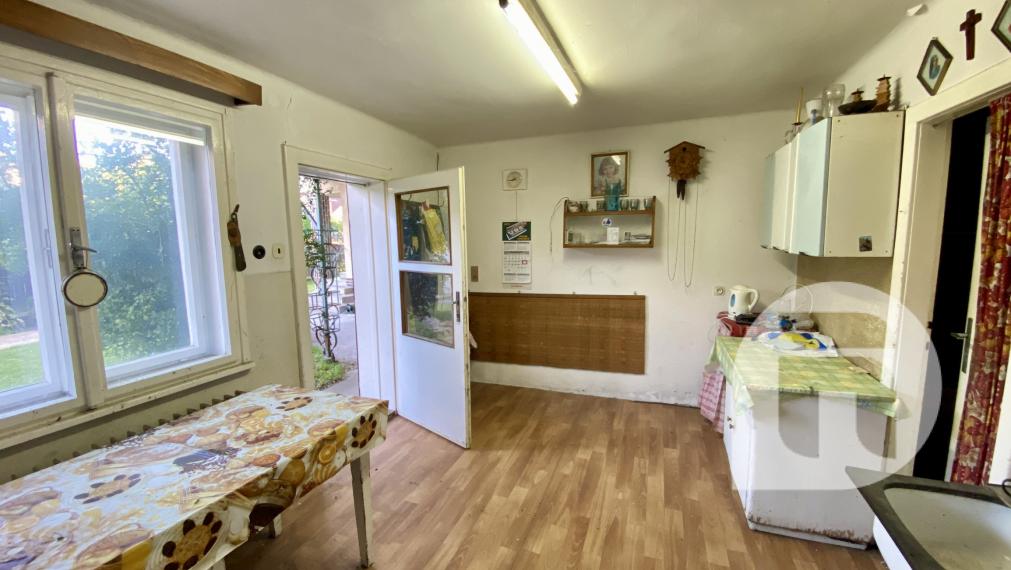 Predstavujeme Vám na predaj starší 3- izbový rodinný dom v obci Lozorno so záhradou - Veterná ulica