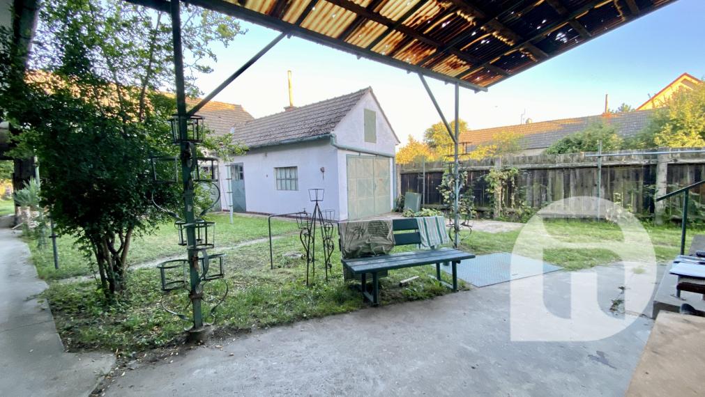 Predstavujeme Vám na predaj starší 3- izbový rodinný dom v obci Lozorno so záhradou - Veterná ulica