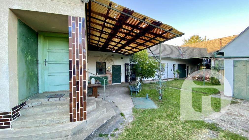 Predstavujeme Vám na predaj starší 3- izbový rodinný dom v obci Lozorno so záhradou - Veterná ulica