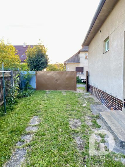 Predstavujeme Vám na predaj starší 3- izbový rodinný dom v obci Lozorno so záhradou - Veterná ulica