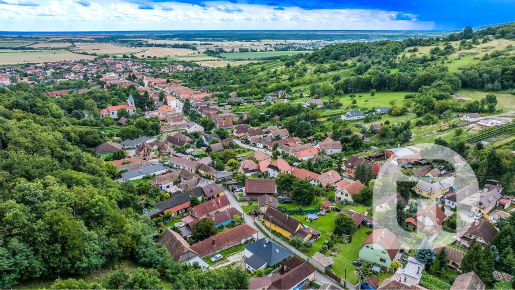 Dom pod lesom s 1 461 m² pozemkom, kde deti majú raj a srnky chodia na dvore