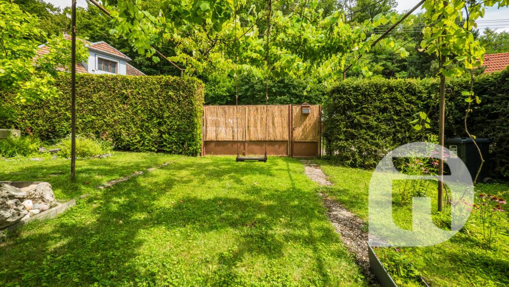 Dom pod lesom s 1 461 m² pozemkom, kde deti majú raj a srnky chodia na dvore