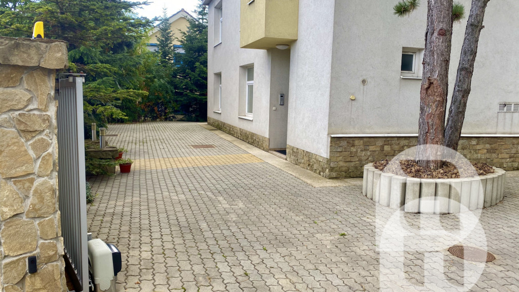 Prenájom exkluzívnych administratívnych priestorov Bratislava Koliba - Hlavná ul. + parking