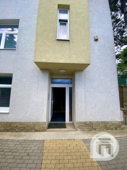 Prenájom exkluzívnych administratívnych priestorov Bratislava Koliba - Hlavná ul. + parking