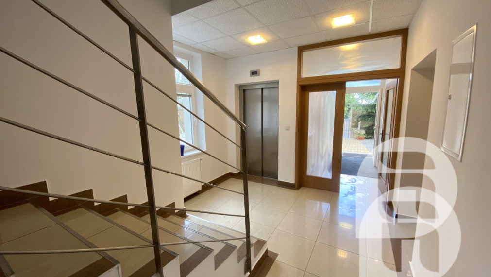 Prenájom exkluzívnych administratívnych priestorov Bratislava Koliba - Hlavná ul. + parking