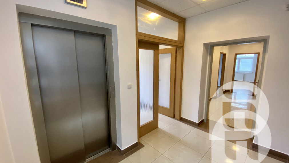 Prenájom exkluzívnych administratívnych priestorov Bratislava Koliba - Hlavná ul. + parking