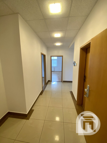 Prenájom exkluzívnych administratívnych priestorov Bratislava Koliba - Hlavná ul. + parking