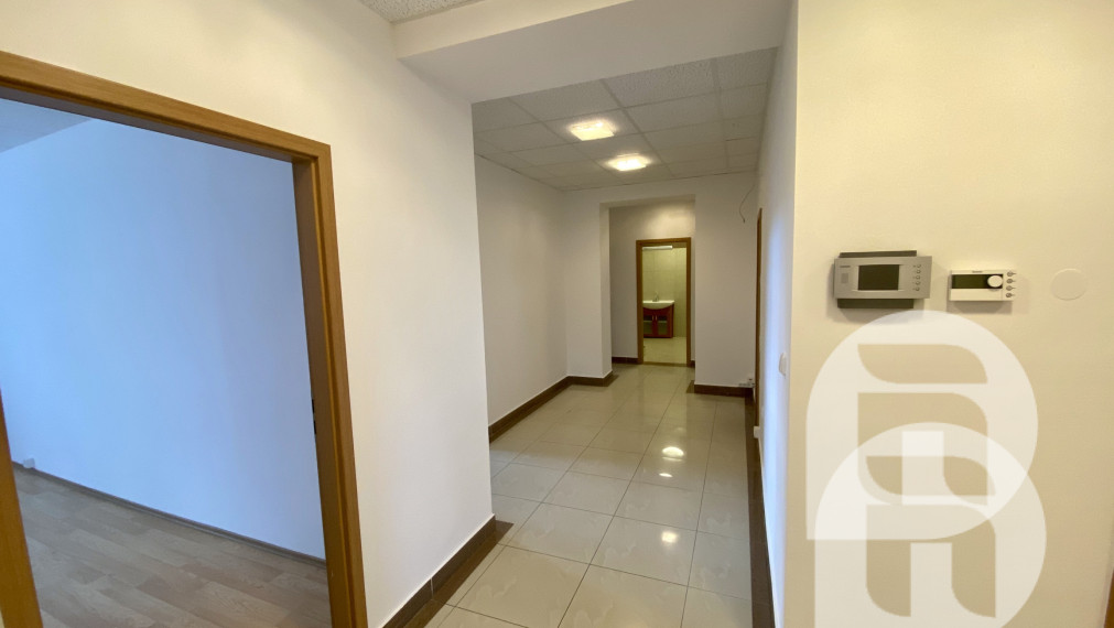 Prenájom exkluzívnych administratívnych priestorov Bratislava Koliba - Hlavná ul. + parking