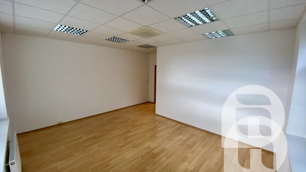 Prenájom exkluzívnych administratívnych priestorov Bratislava Koliba - Hlavná ul. + parking