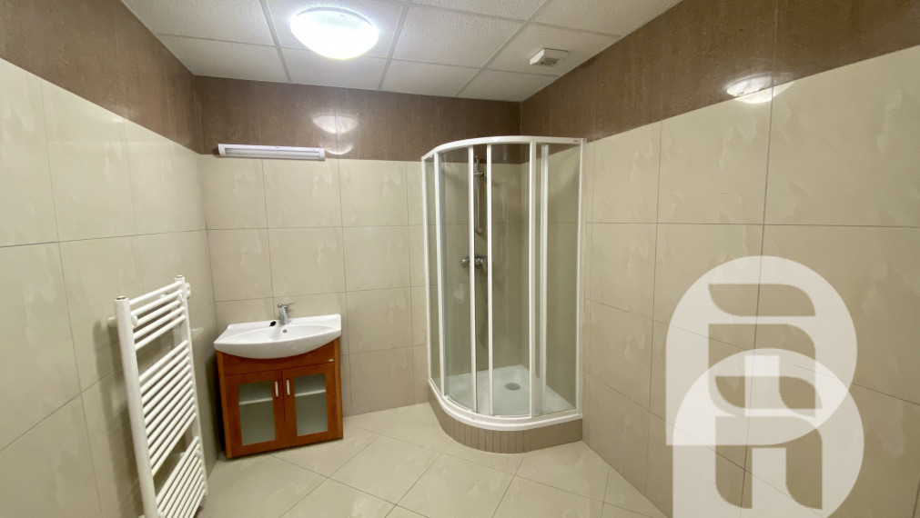 Prenájom exkluzívnych administratívnych priestorov Bratislava Koliba - Hlavná ul. + parking