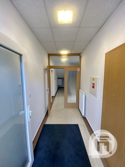 Prenájom exkluzívnych administratívnych priestorov Bratislava Koliba - Hlavná ul. + parking