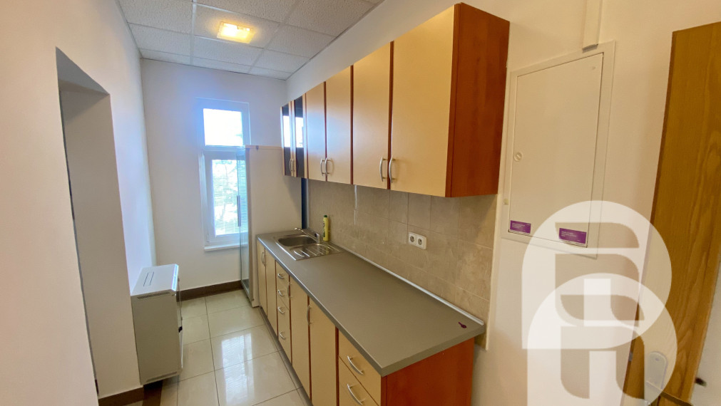 Prenájom exkluzívnych administratívnych priestorov Bratislava Koliba - Hlavná ul. + parking