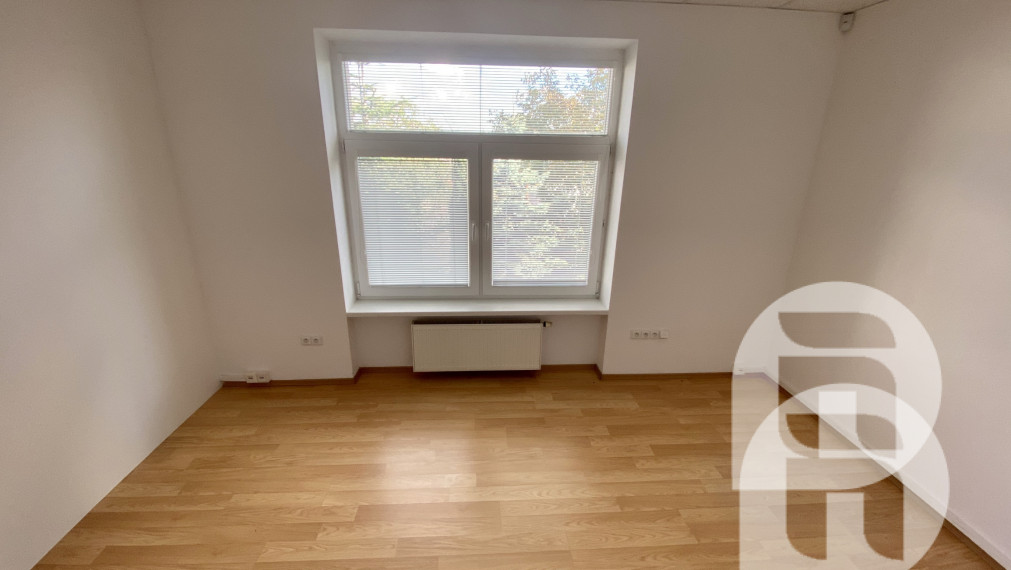 Prenájom exkluzívnych administratívnych priestorov Bratislava Koliba - Hlavná ul. + parking