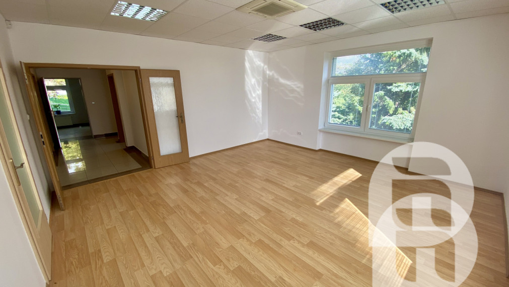 Prenájom exkluzívnych administratívnych priestorov Bratislava Koliba - Hlavná ul. + parking