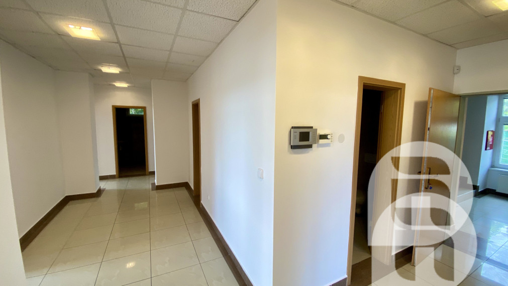 Prenájom exkluzívnych administratívnych priestorov Bratislava Koliba - Hlavná ul. + parking