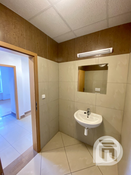 Prenájom exkluzívnych administratívnych priestorov Bratislava Koliba - Hlavná ul. + parking