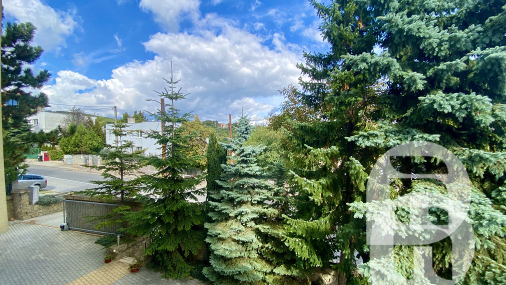 Prenájom exkluzívnych administratívnych priestorov Bratislava Koliba - Hlavná ul. + parking