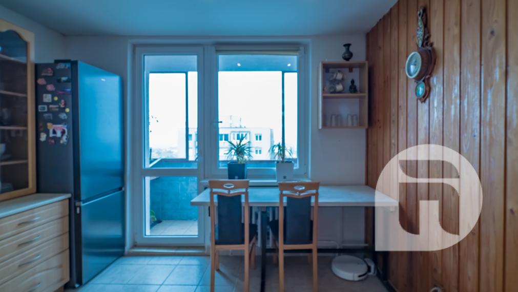 Svetlý 3-izbový byt s loggiou, 12/12 poschodie, Senec – Jesenského