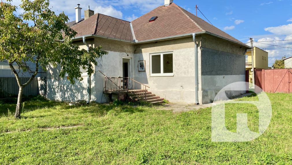 Predstavujeme Vám exkluzívne na predaj 3- izbový rodinný dom po novej rekonštrukcii v obci Kuchyňa (Záhorie) so záhradou o celkovej výmere 985 m2