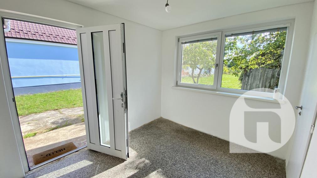 Predstavujeme Vám exkluzívne na predaj 3- izbový rodinný dom po novej rekonštrukcii v obci Kuchyňa (Záhorie) so záhradou o celkovej výmere 985 m2