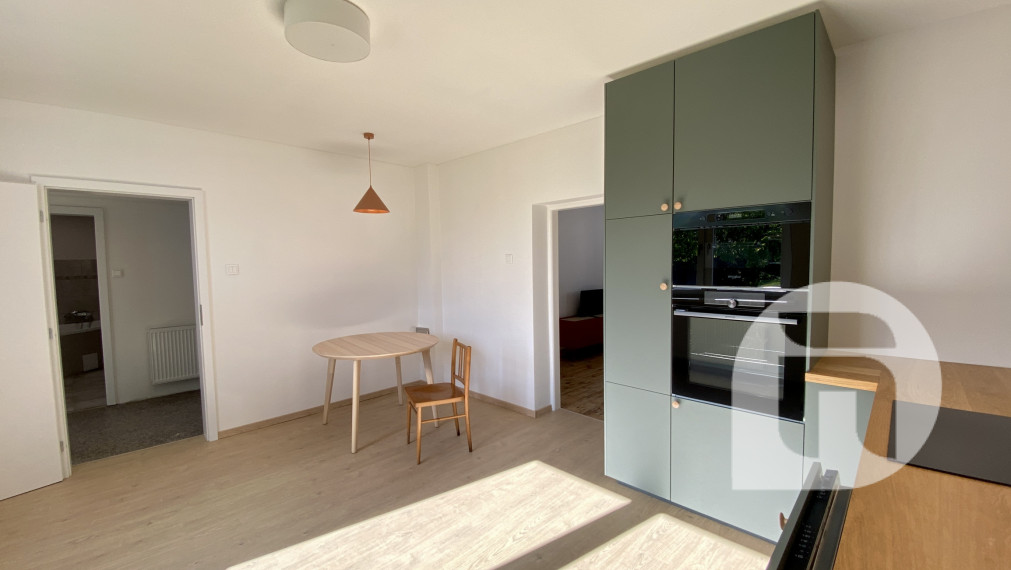 Predstavujeme Vám exkluzívne na predaj 3- izbový rodinný dom po novej rekonštrukcii v obci Kuchyňa (Záhorie) so záhradou o celkovej výmere 985 m2