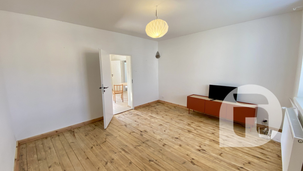 Predstavujeme Vám exkluzívne na predaj 3- izbový rodinný dom po novej rekonštrukcii v obci Kuchyňa (Záhorie) so záhradou o celkovej výmere 985 m2