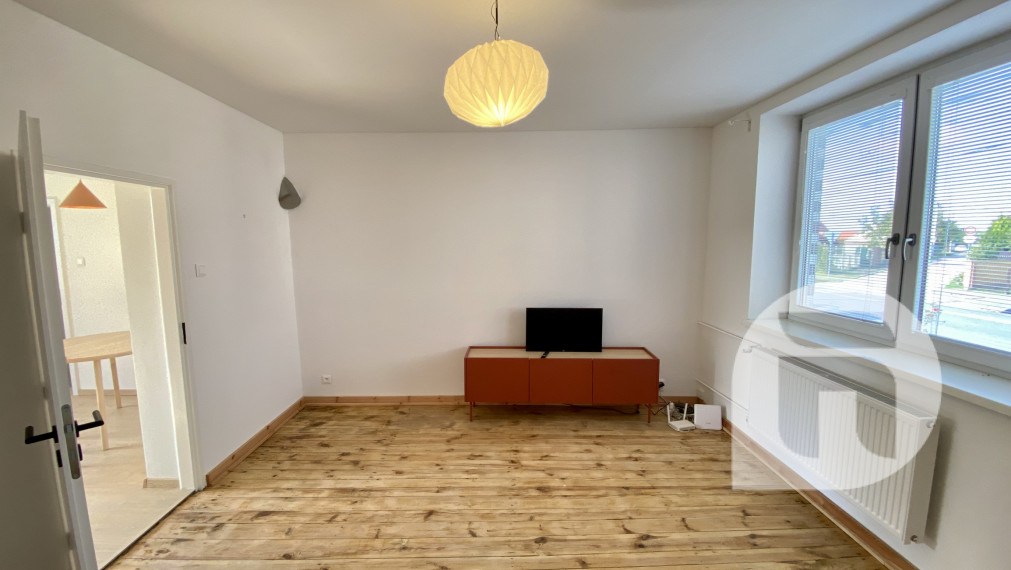 Predstavujeme Vám exkluzívne na predaj 3- izbový rodinný dom po novej rekonštrukcii v obci Kuchyňa (Záhorie) so záhradou o celkovej výmere 985 m2