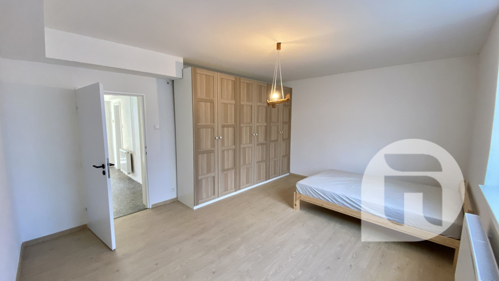 Predstavujeme Vám exkluzívne na predaj 3- izbový rodinný dom po novej rekonštrukcii v obci Kuchyňa (Záhorie) so záhradou o celkovej výmere 985 m2