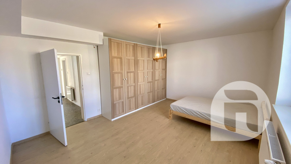 Predstavujeme Vám exkluzívne na predaj 3- izbový rodinný dom po novej rekonštrukcii v obci Kuchyňa (Záhorie) so záhradou o celkovej výmere 985 m2