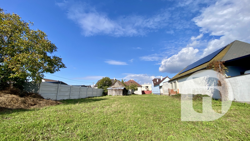 Predstavujeme Vám exkluzívne na predaj 3- izbový rodinný dom po novej rekonštrukcii v obci Kuchyňa (Záhorie) so záhradou o celkovej výmere 985 m2