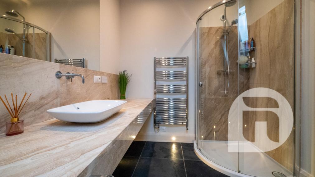 Dom s výhodami rezortu: bazén, vírivka, lounge bar a 7 izieb – Vinodol, Nitra