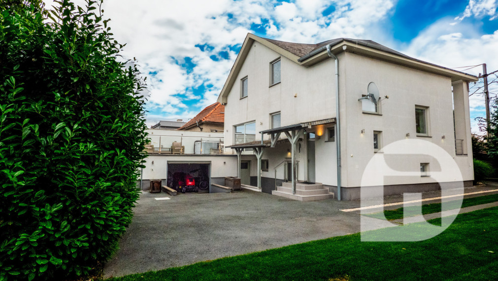 Dom s výhodami rezortu: bazén, vírivka, lounge bar a 7 izieb – Vinodol, Nitra