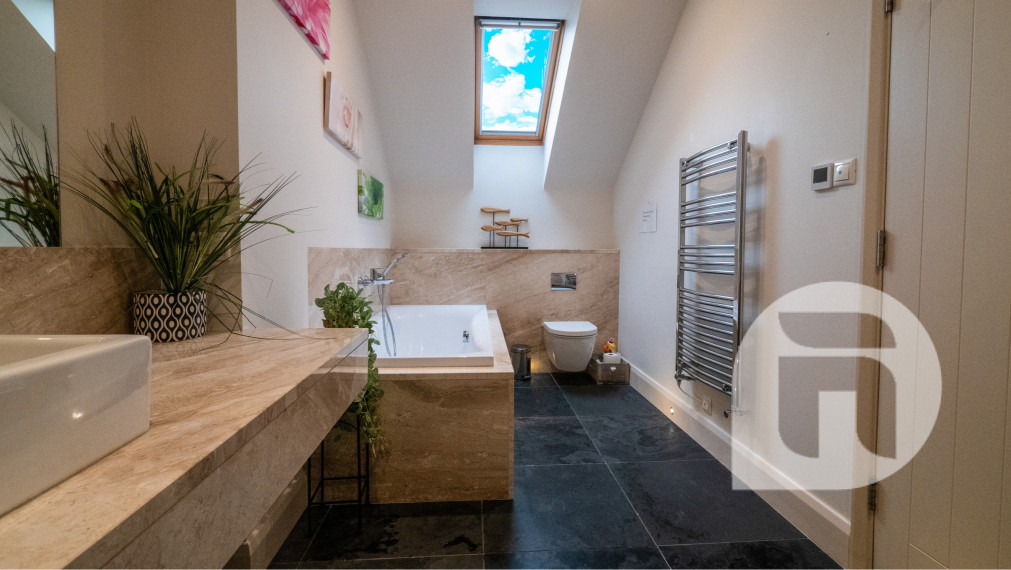 Dom s výhodami rezortu: bazén, vírivka, lounge bar a 7 izieb – Vinodol, Nitra